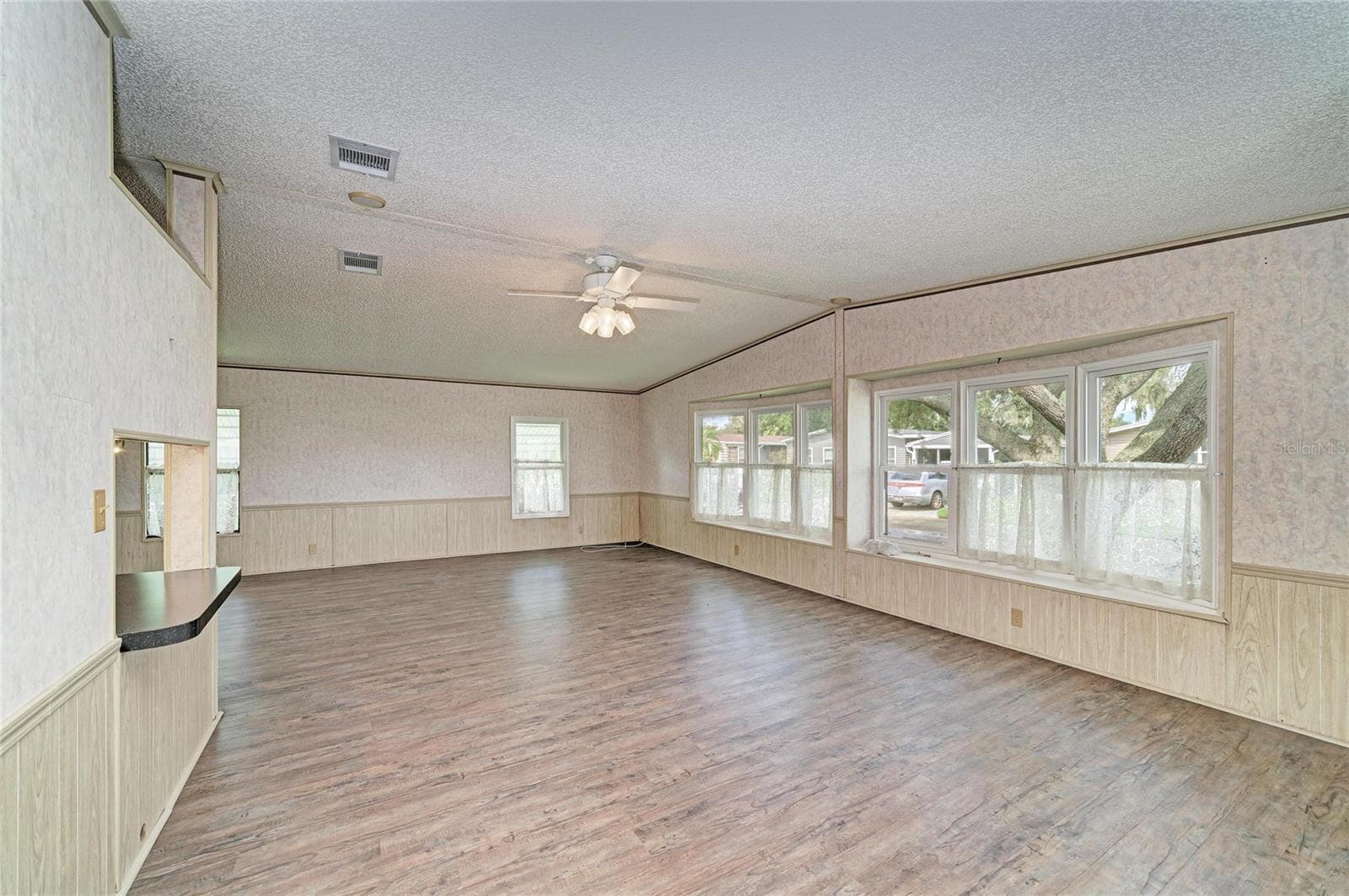 Front windows have been replaced - 42 MEADOWLARK CIR, ELLENTON