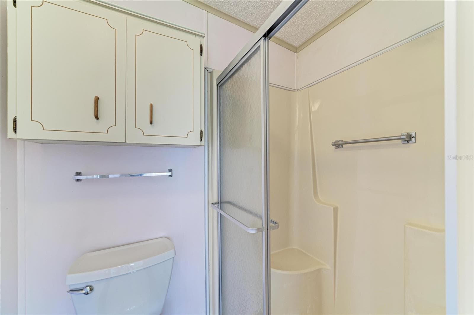 Primary bath. Lots of opportunity to make it the way you'd like - 42 MEADOWLARK CIR, ELLENTON