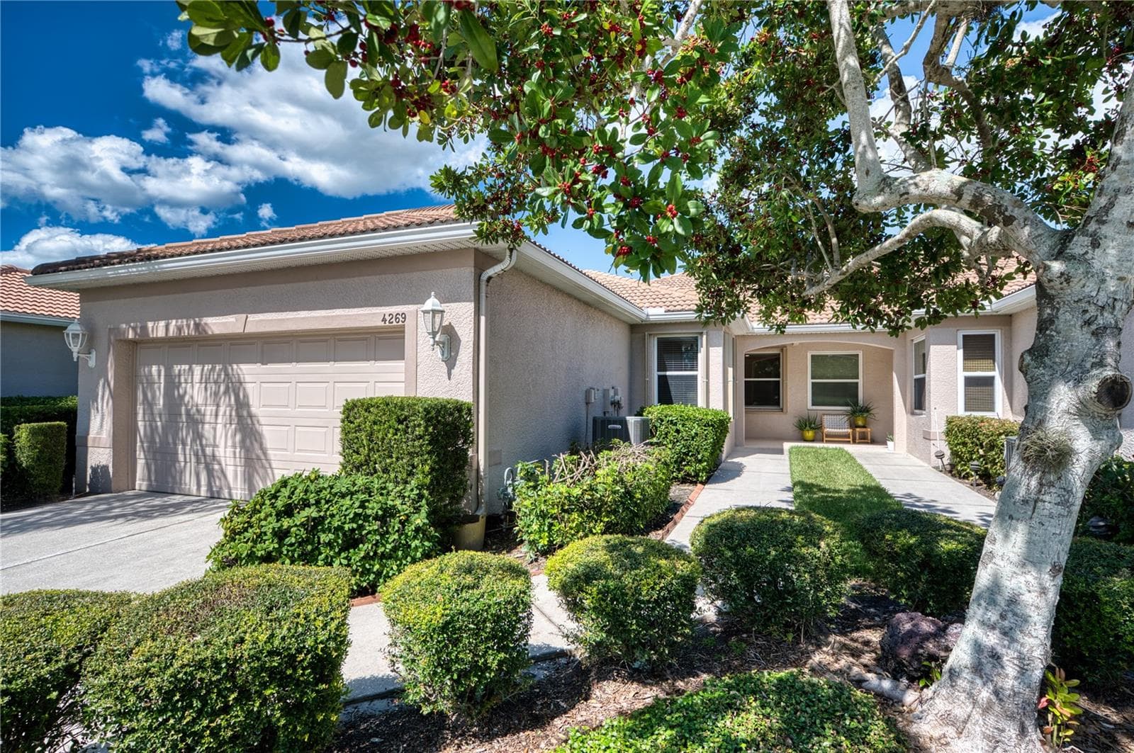 Villa at 4269 CASCADE FALLS DR, SARASOTA, photo 2 of 44