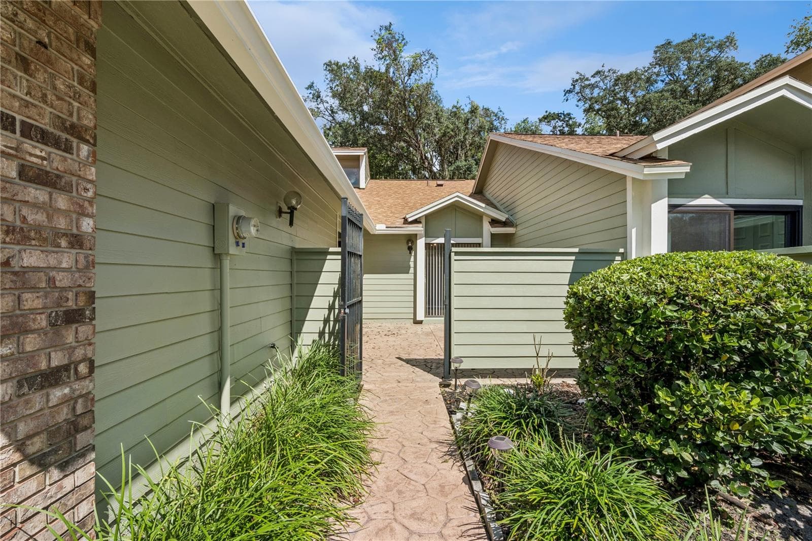 Townhouse at 440 EVESHAM PL, LONGWOOD, photo 3 of 48