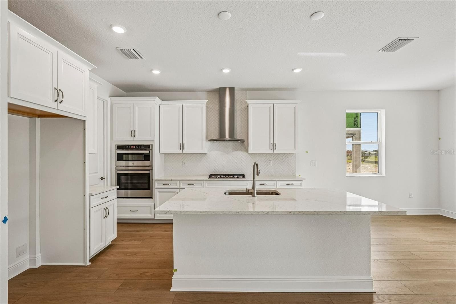 Single Family Residence at 9706 CRYSTAL ISLES CIR, SARASOTA, photo 4 of 31