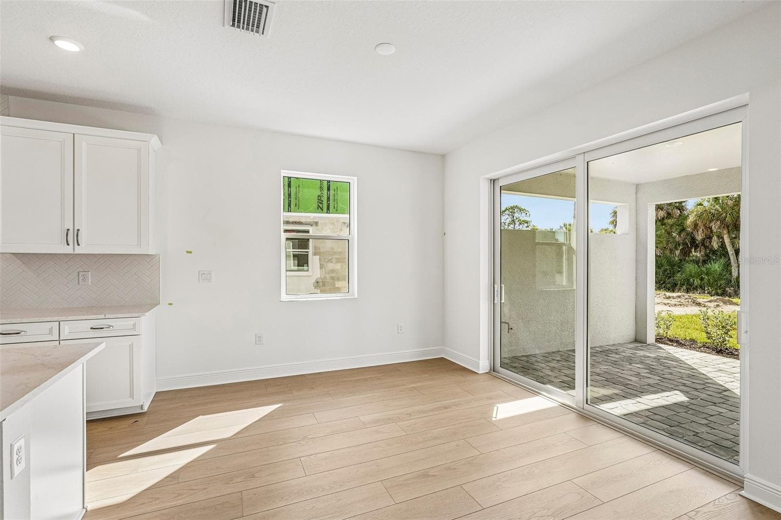 Single Family Residence at 9706 CRYSTAL ISLES CIR, SARASOTA, photo 11 of 31
