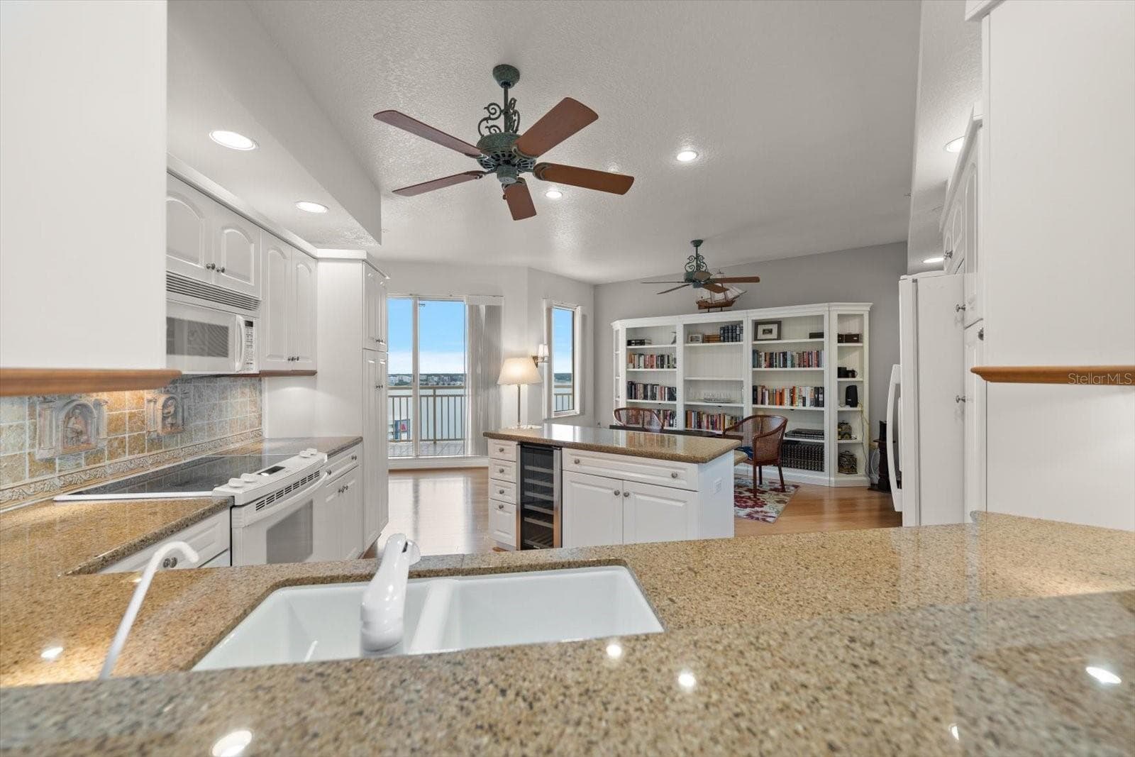 Condominium at 1200 GULF BLVD #1704, CLEARWATER, photo 25 of 68