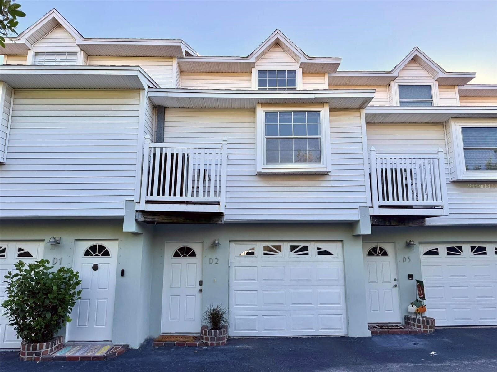 Three Car Tandem Garage! The Main Level Living Area has Kitchen, Dining, and Bedroom with Full Bathroom, Plus TWO Full Suites on the Upper Level! - 19201 VISTA LN #D2, INDIAN SHORES
