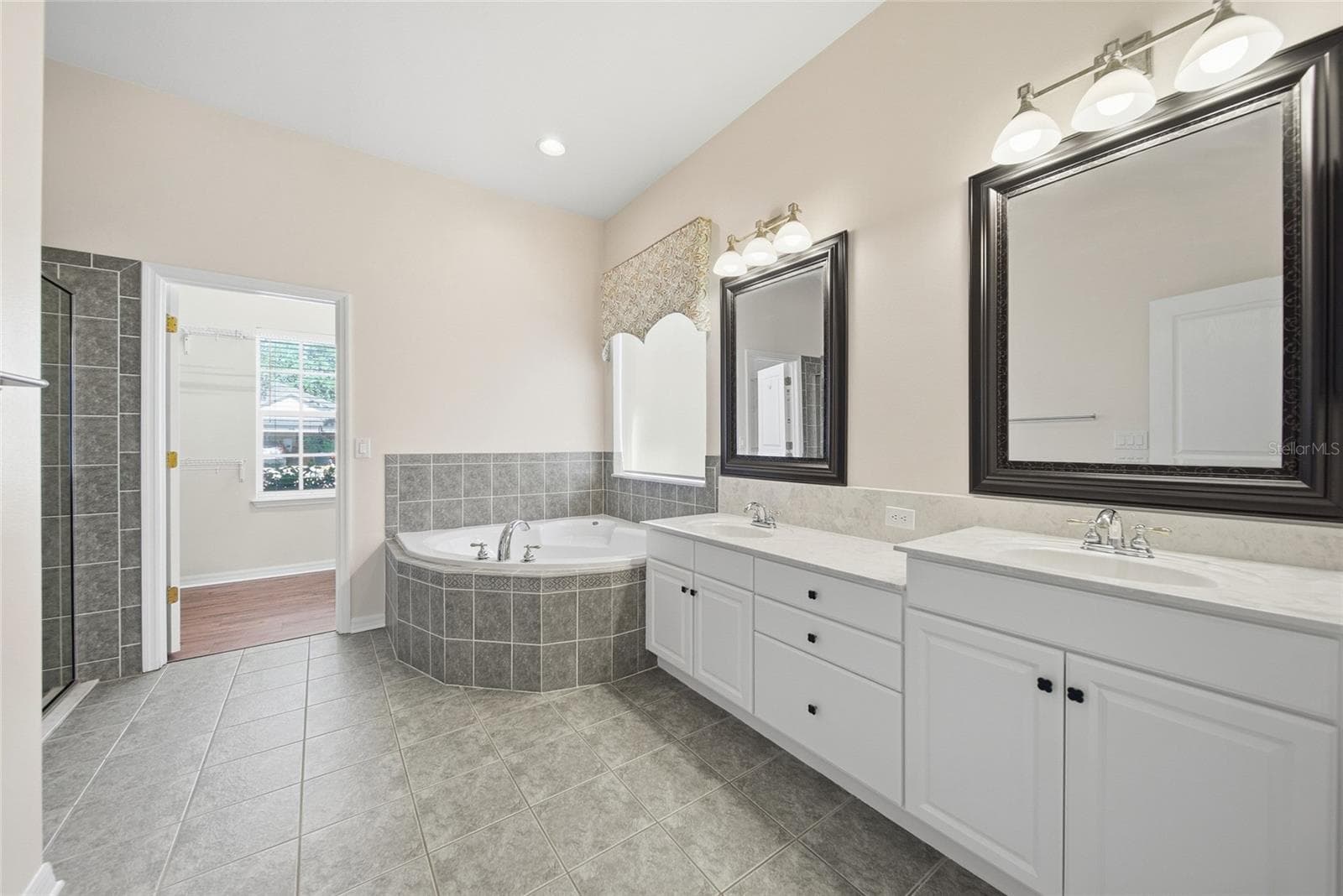 Single Family Residence at 7137 DERWENT GLEN CIR, LAND O LAKES, photo 11 of 26