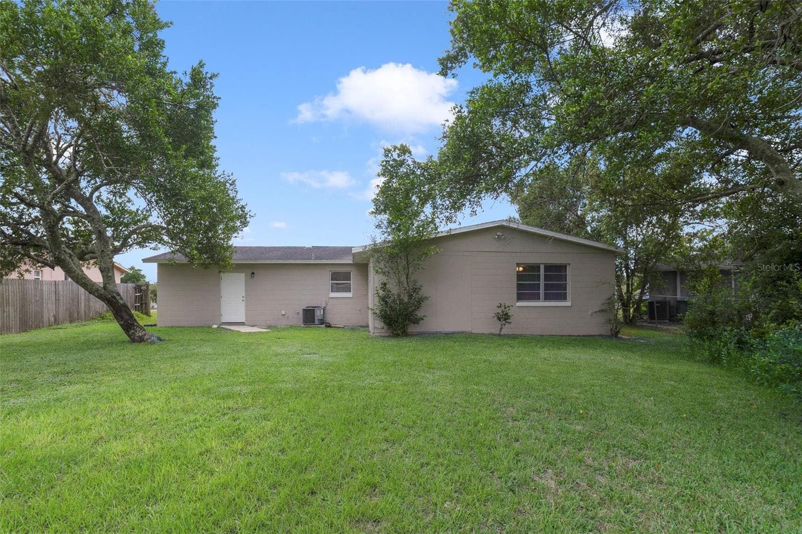 Yard - 2638 BEAL ST, DELTONA