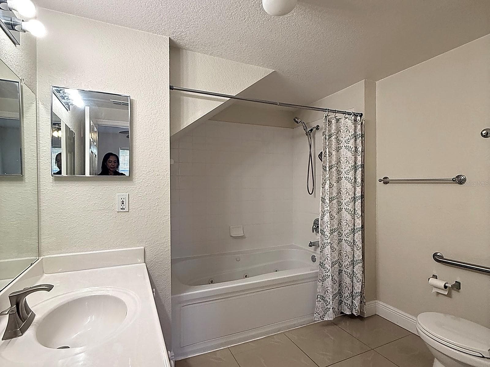 1st Floor Primary Bath - 4006 SAN GALLO DR #107, KISSIMMEE