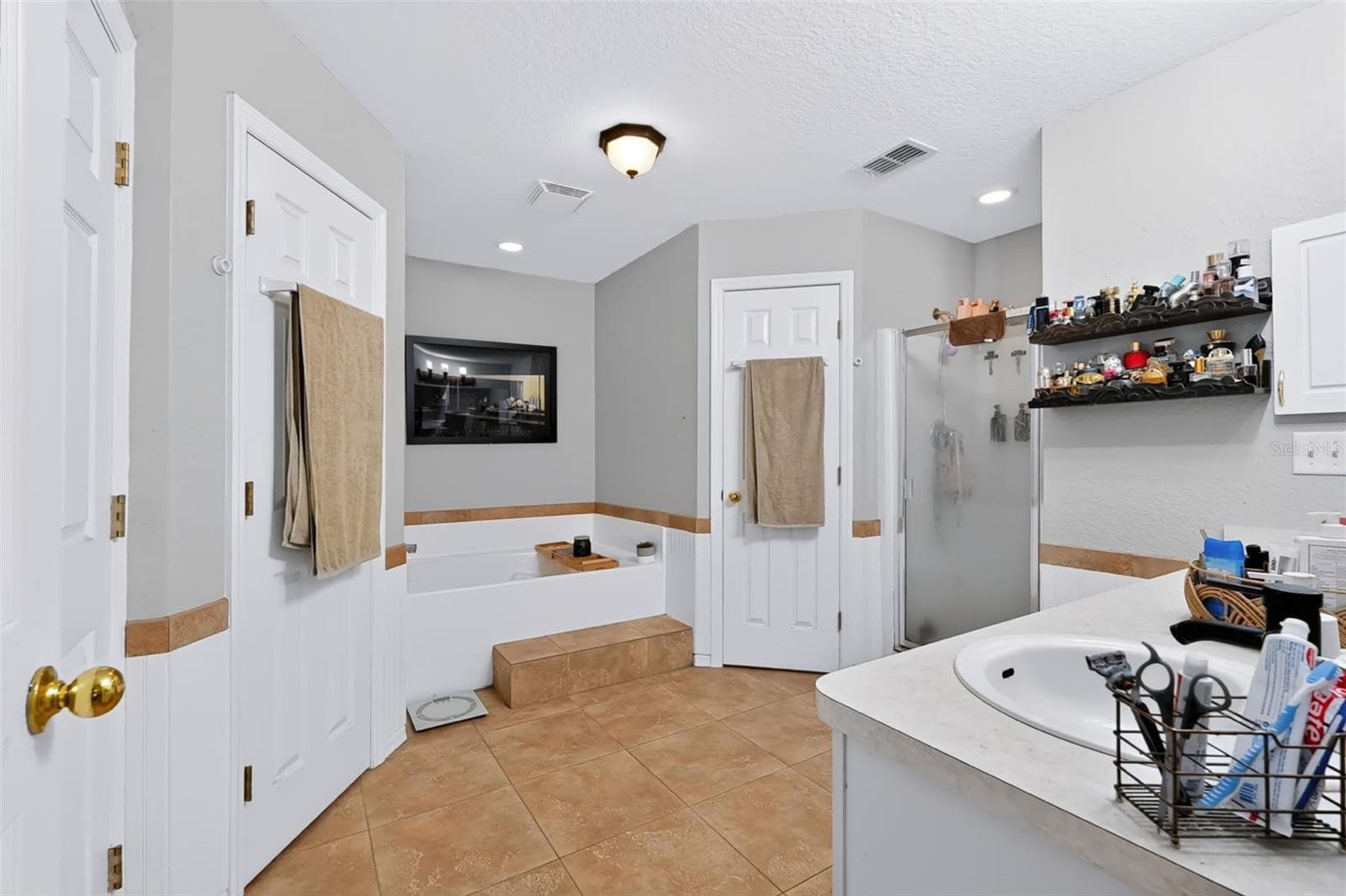 Single Family Residence at 11009 THORNBERRY DR, SPRING HILL, photo 17 of 42