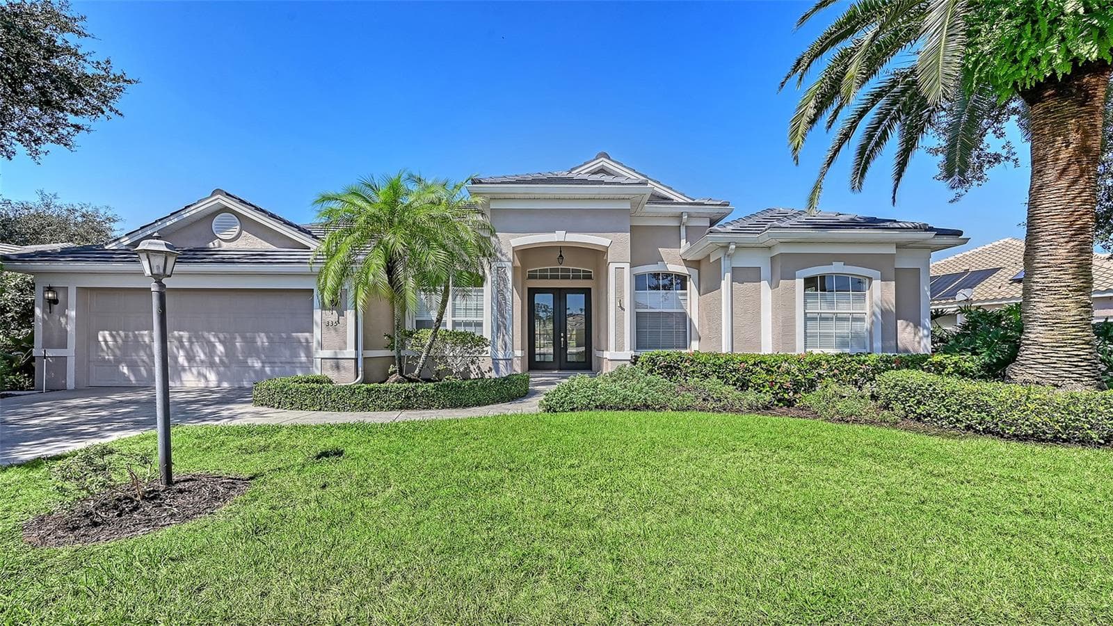 Majestic setting - 335 PARK TRACE BLVD, OSPREY