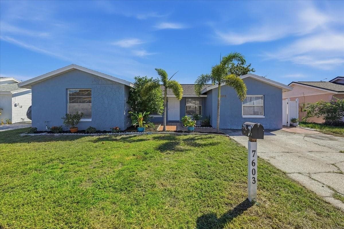 Single Family Residence at 7603 WOODLAND OAKS CT, TAMPA, photo 2 of 58