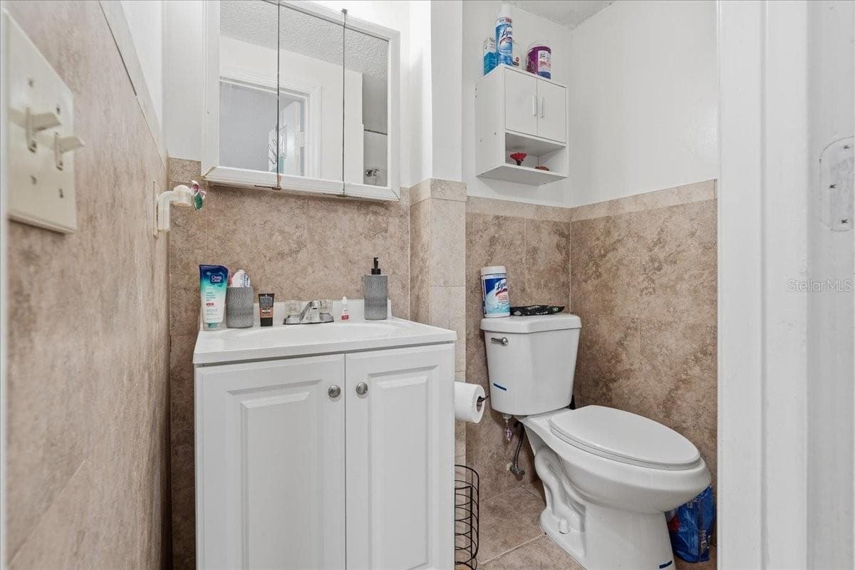 Apartment bathroom - 7603 WOODLAND OAKS CT, TAMPA
