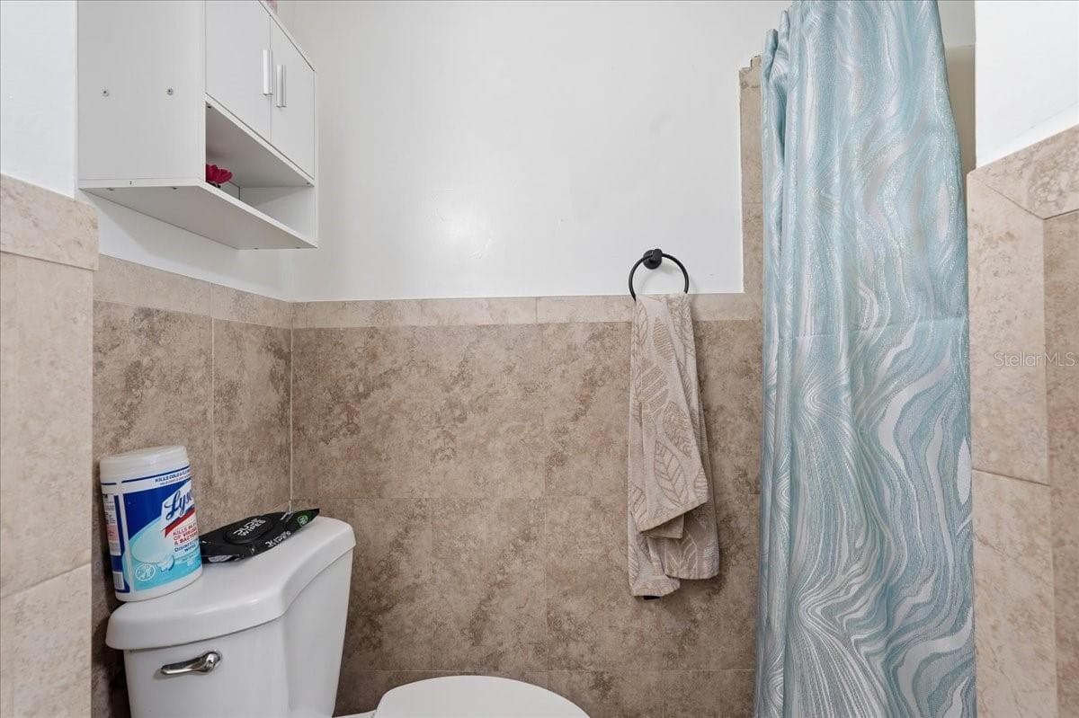 Apartment bathroom - 7603 WOODLAND OAKS CT, TAMPA