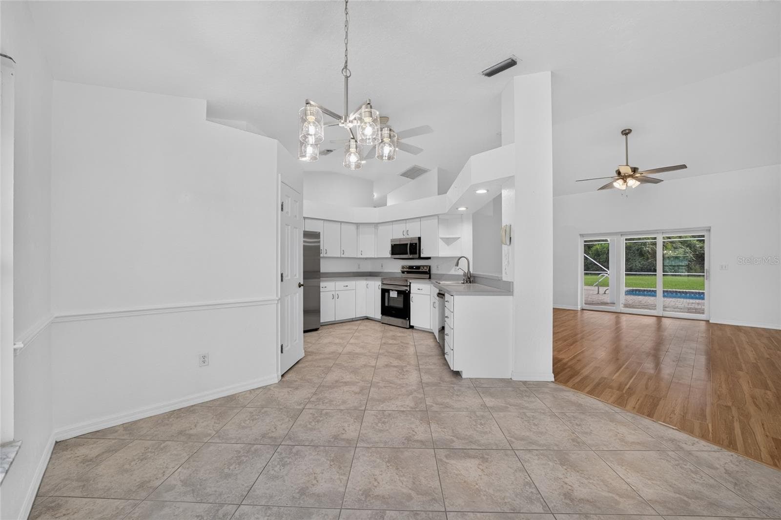 The Chef can be a part of the conversation in this home - 7558 SW 103RD LOOP, OCALA