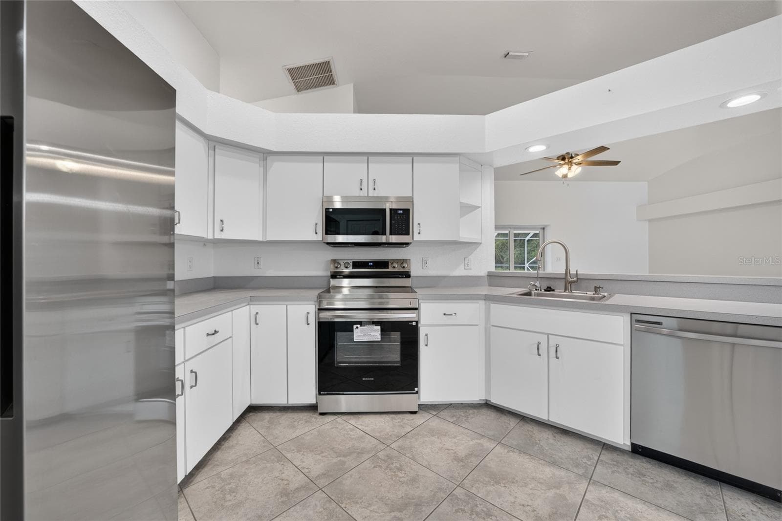 Brand New Stainless steel appliances in the entire kitchen - 7558 SW 103RD LOOP, OCALA