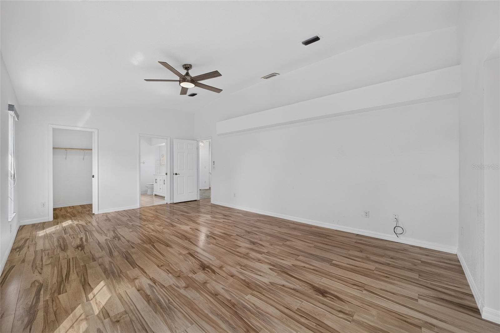 Cheerful and clean welcoming natural light - 7558 SW 103RD LOOP, OCALA