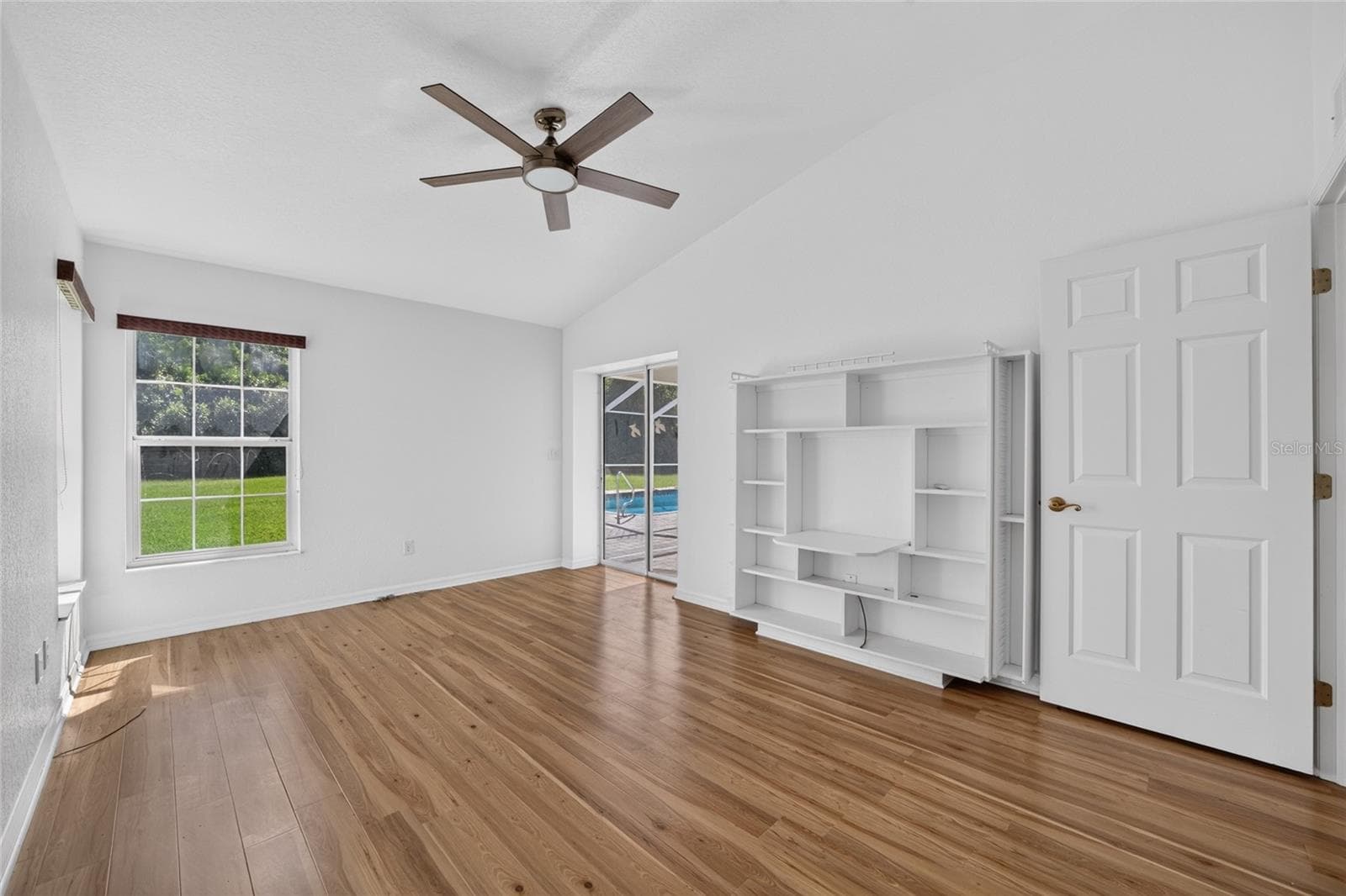 3rd bedroom with it's own pool access and walk in counter. Great room for den or work at home space - 7558 SW 103RD LOOP, OCALA