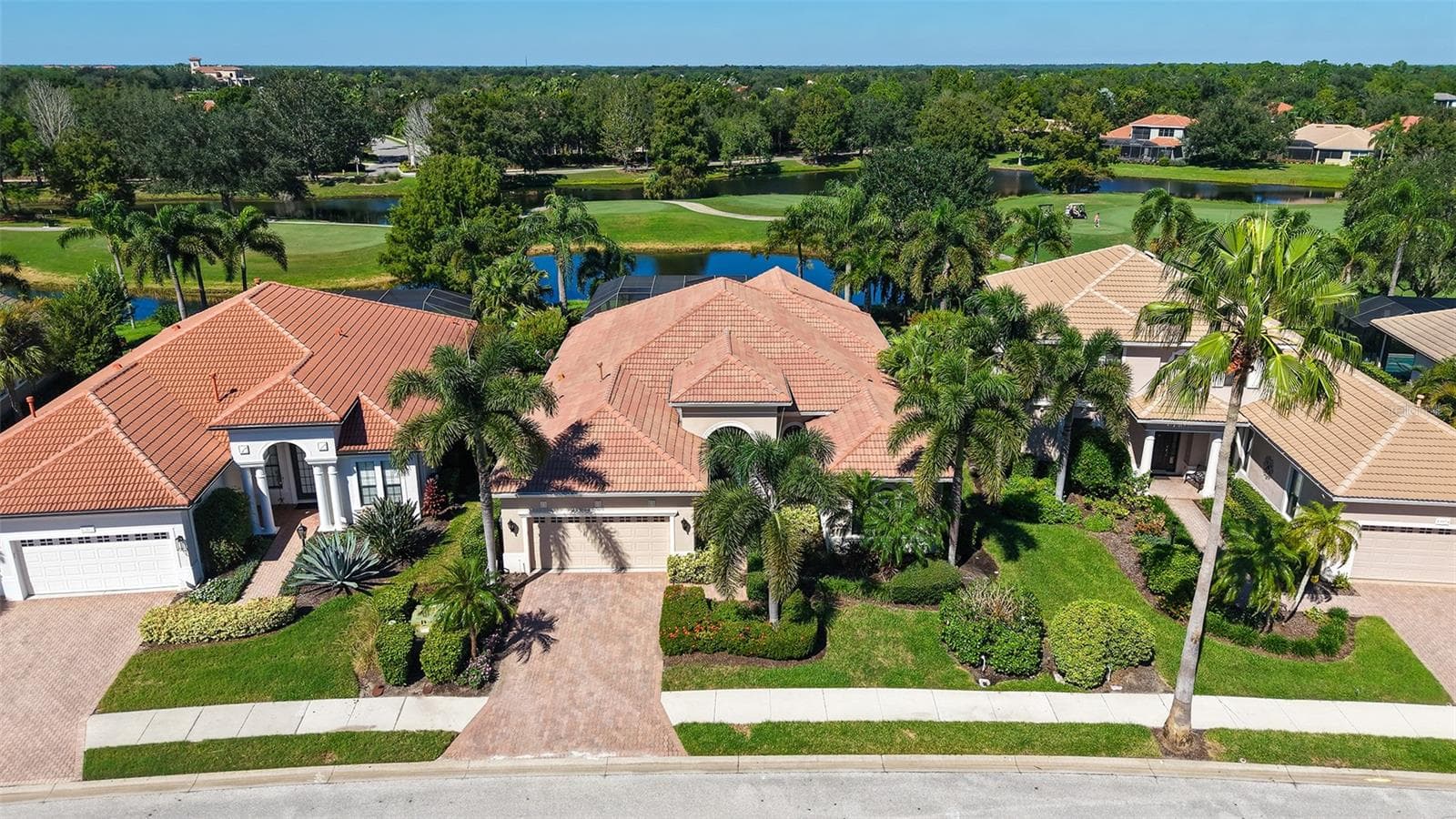 Set on a gorgeous lake and golf course view lot. - 13978 SIENA LOOP, LAKEWOOD RANCH