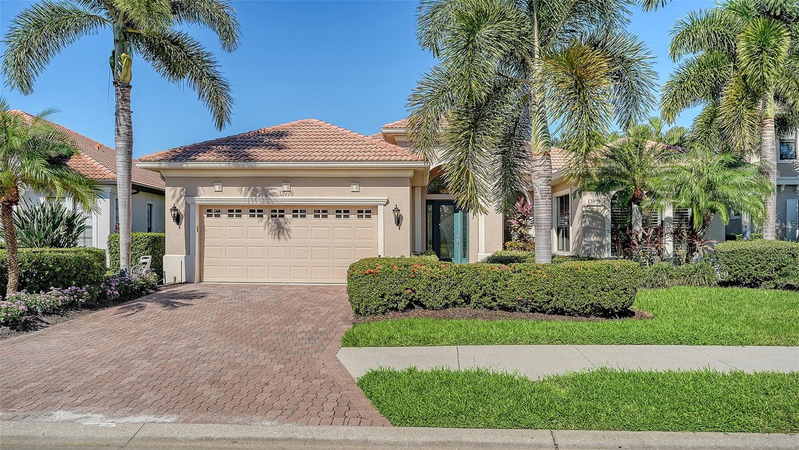 Extended 2 car garage - 13978 SIENA LOOP, LAKEWOOD RANCH