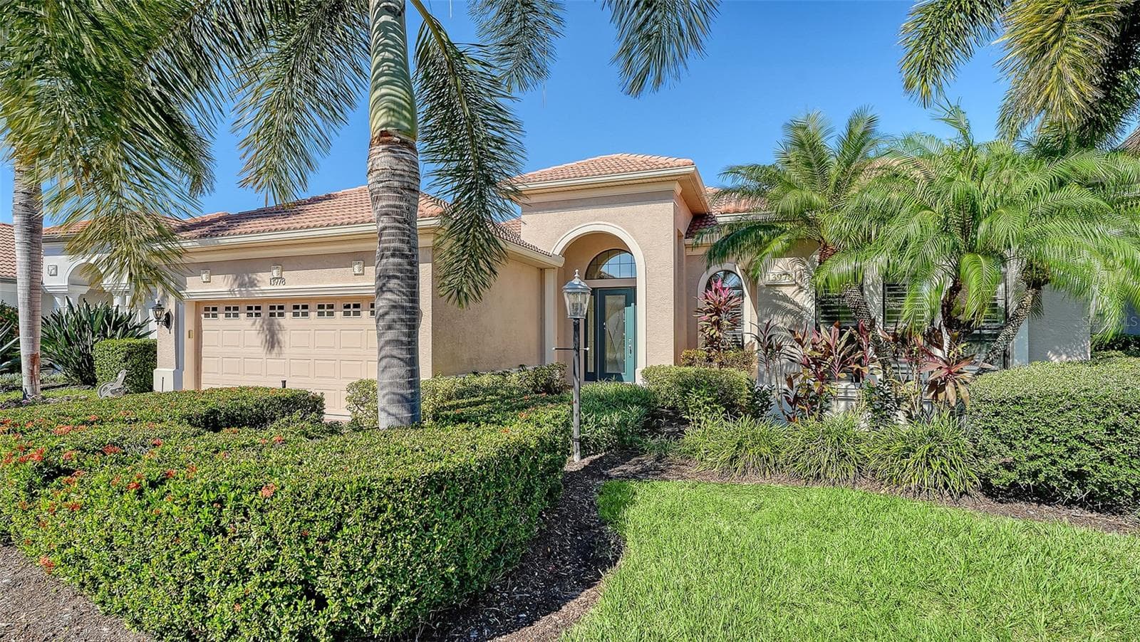 Meticulously maintained one owner home. - 13978 SIENA LOOP, LAKEWOOD RANCH