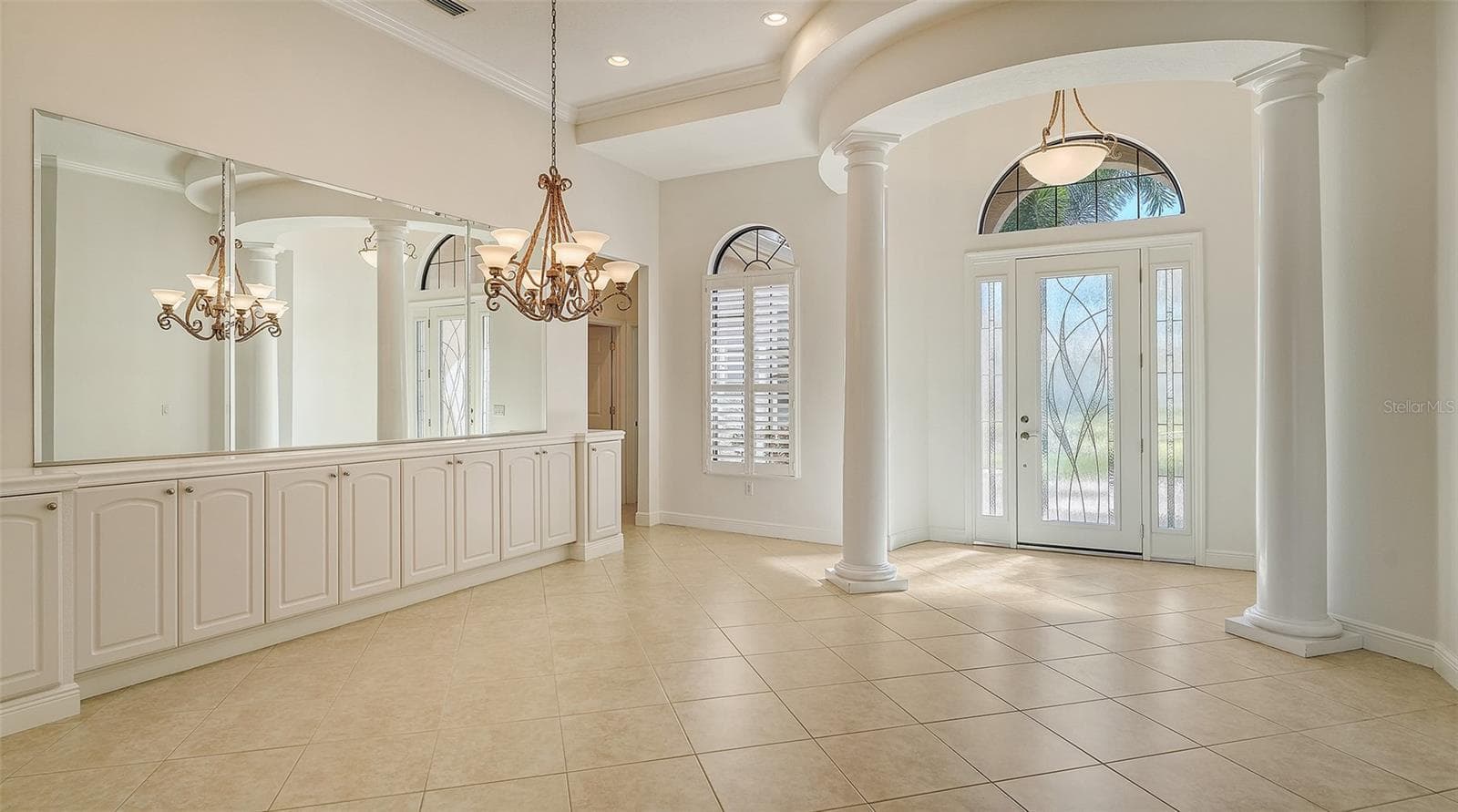 Dining room with custom built in - 13978 SIENA LOOP, LAKEWOOD RANCH