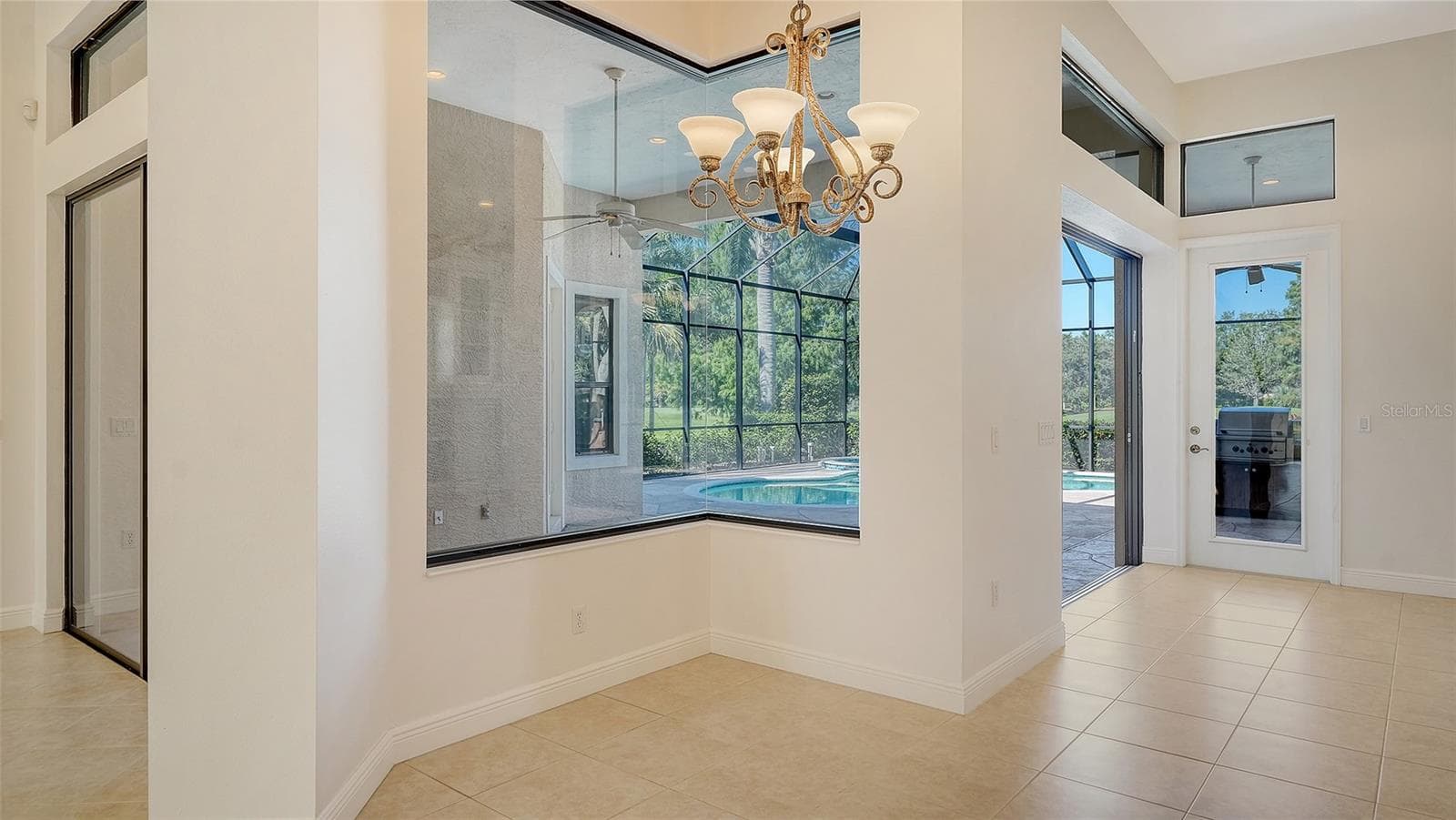 Large aquarium window in breakfast nook - 13978 SIENA LOOP, LAKEWOOD RANCH
