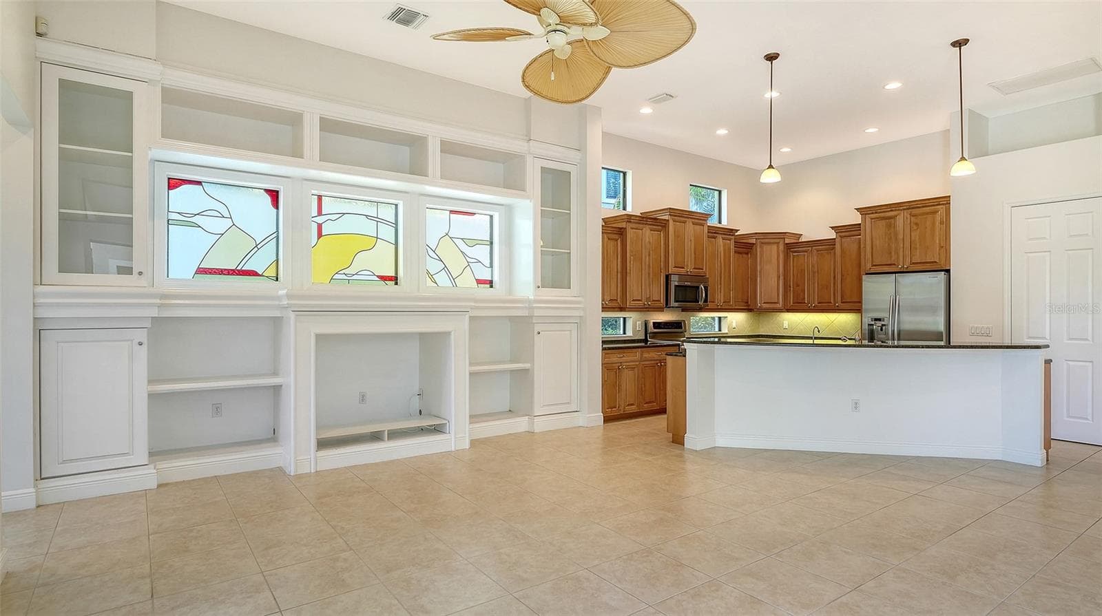 Tons of natural light in the great room and kitchen with transom windows and high soaring ceilings - 13978 SIENA LOOP, LAKEWOOD RANCH