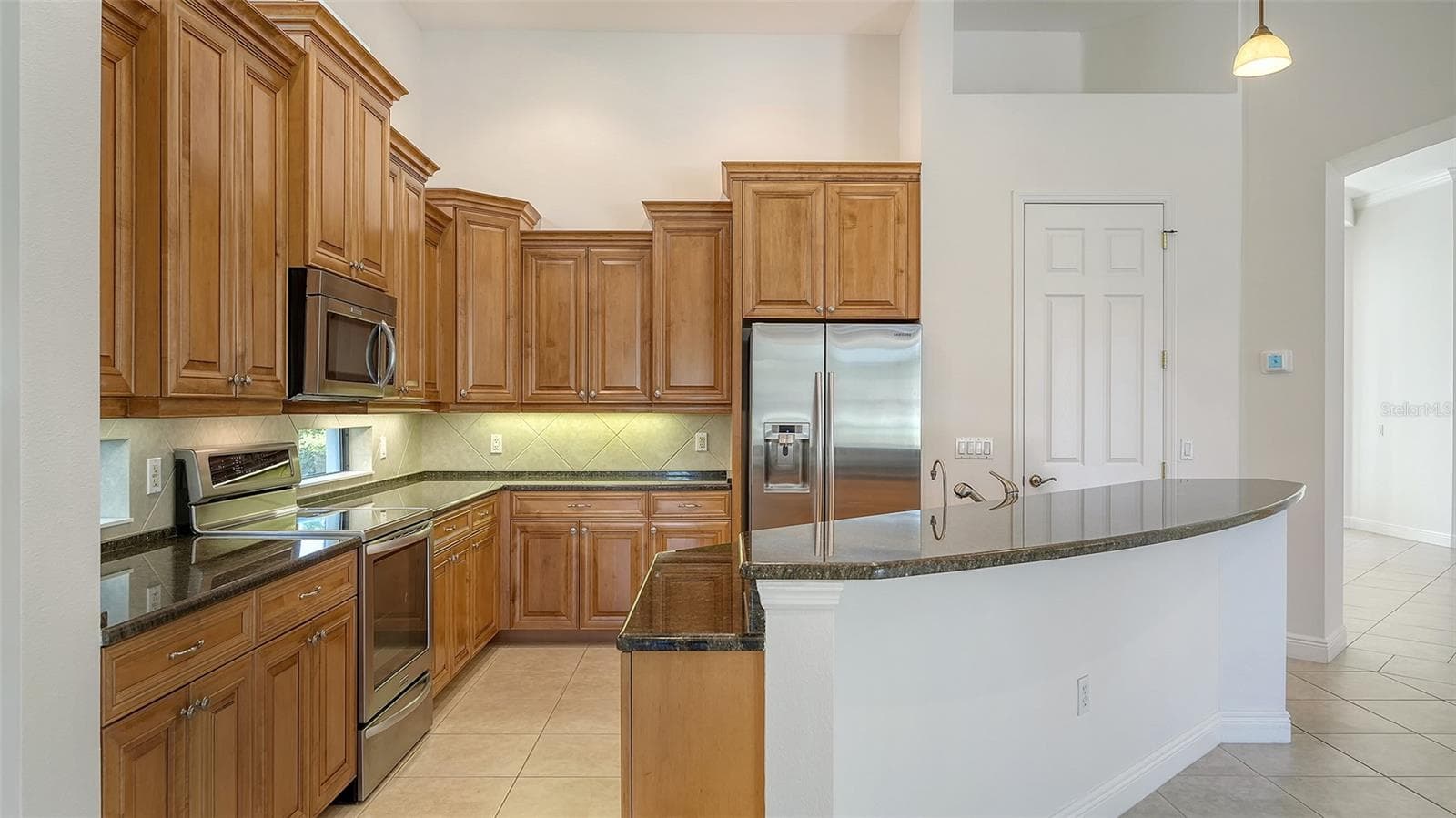Timeless wood cabinetry - 13978 SIENA LOOP, LAKEWOOD RANCH