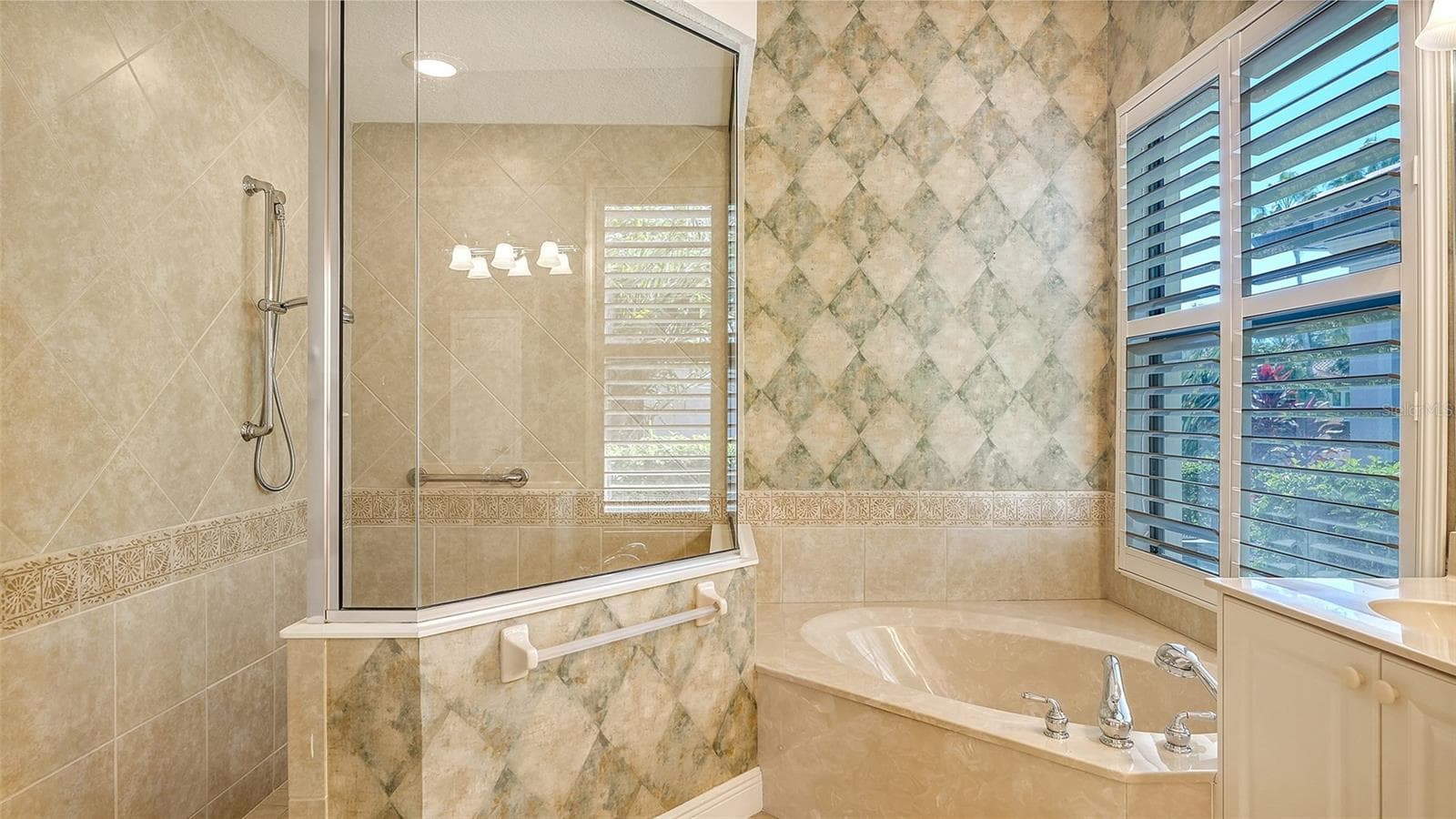 Single Family Residence at 13978 SIENA LOOP, LAKEWOOD RANCH, photo 28 of 65