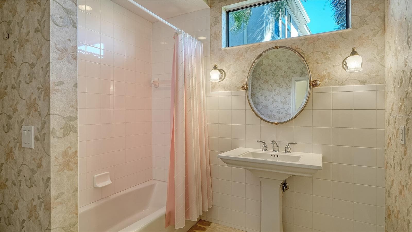 Guest bathroom - 13978 SIENA LOOP, LAKEWOOD RANCH