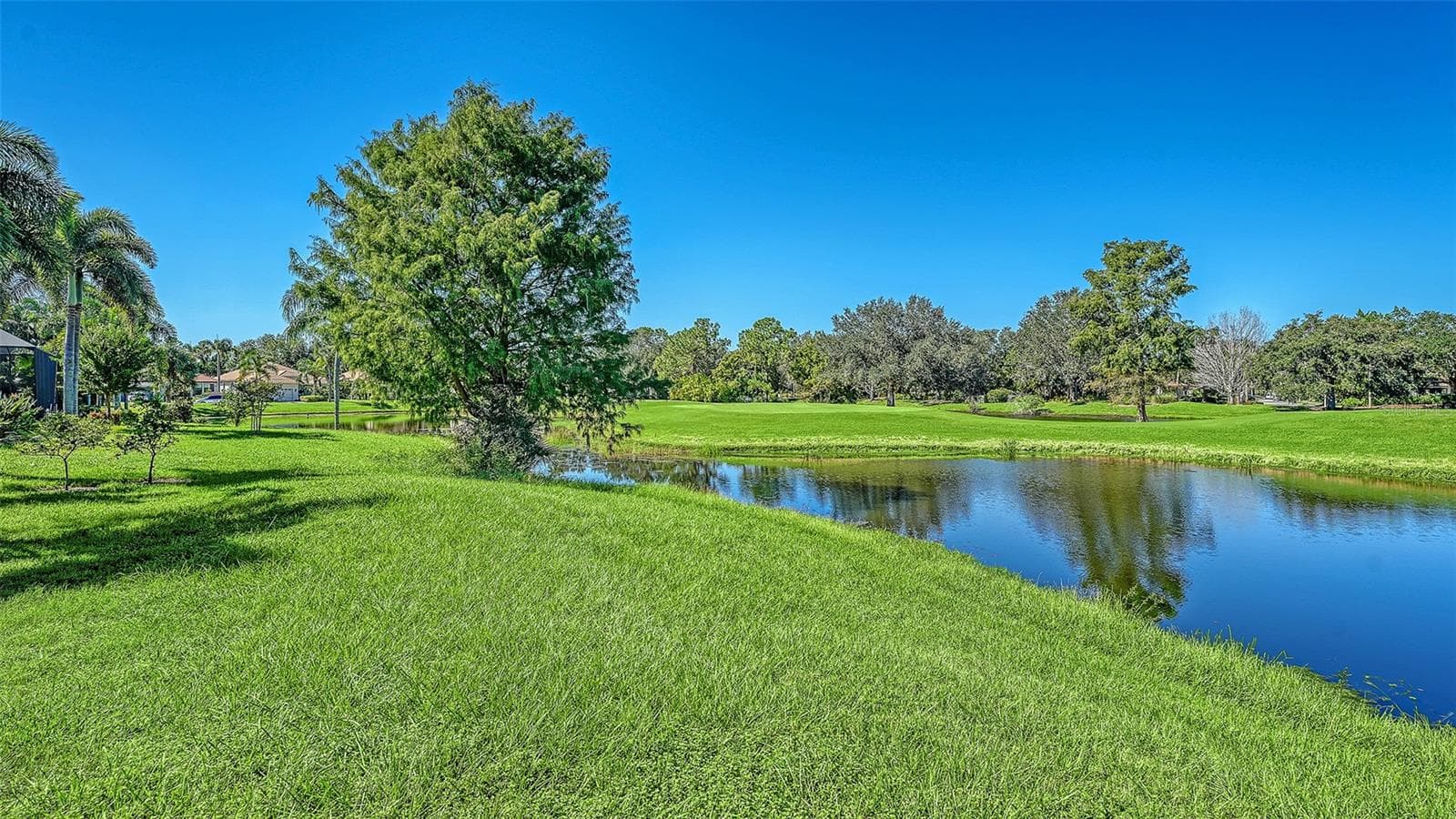 Single Family Residence at 13978 SIENA LOOP, LAKEWOOD RANCH, photo 48 of 65