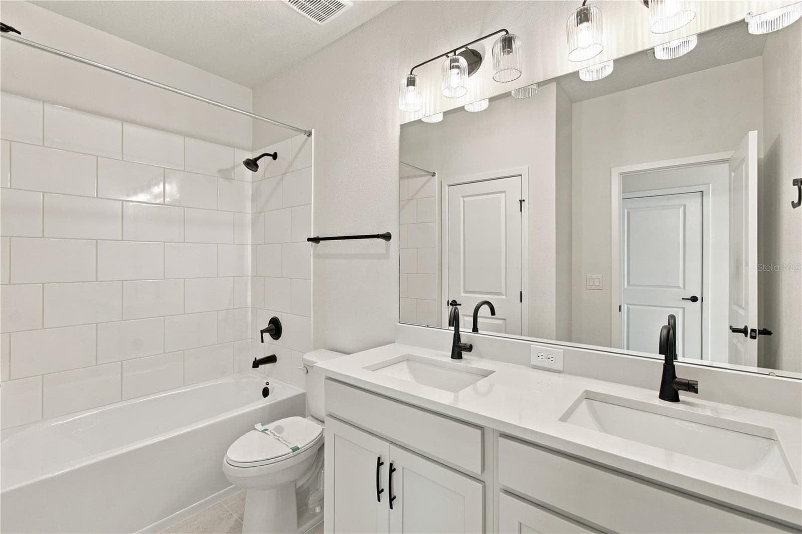 Bathroom Two - 5147 CREEK SAND DR, APOLLO BEACH