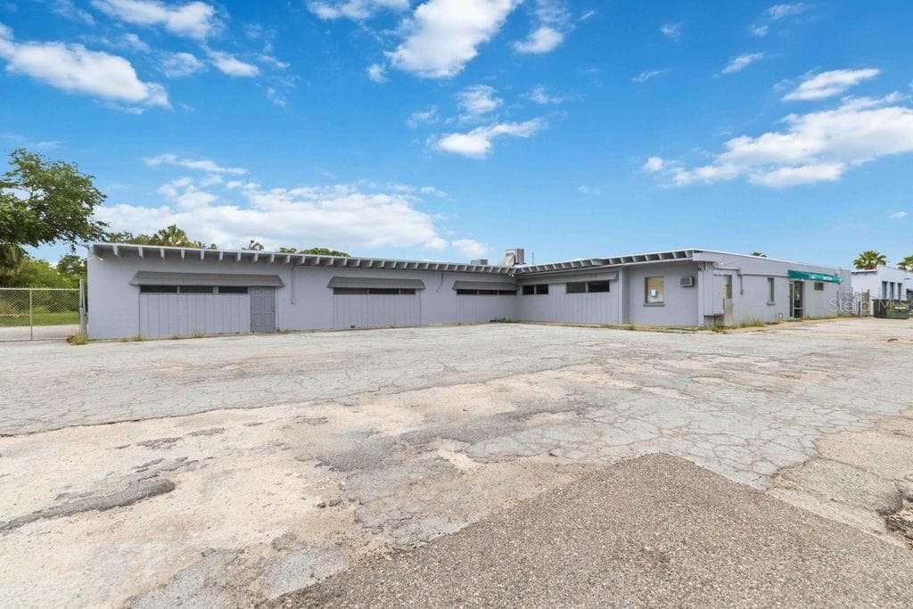 6,931 Front Building - 2053 13TH ST, SARASOTA