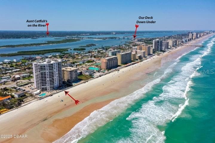 Ideally located, this beachfront condo offers the best of coastal dining and convenience. - 3855 S ATLANTIC AVE #401, DAYTONA BEACH