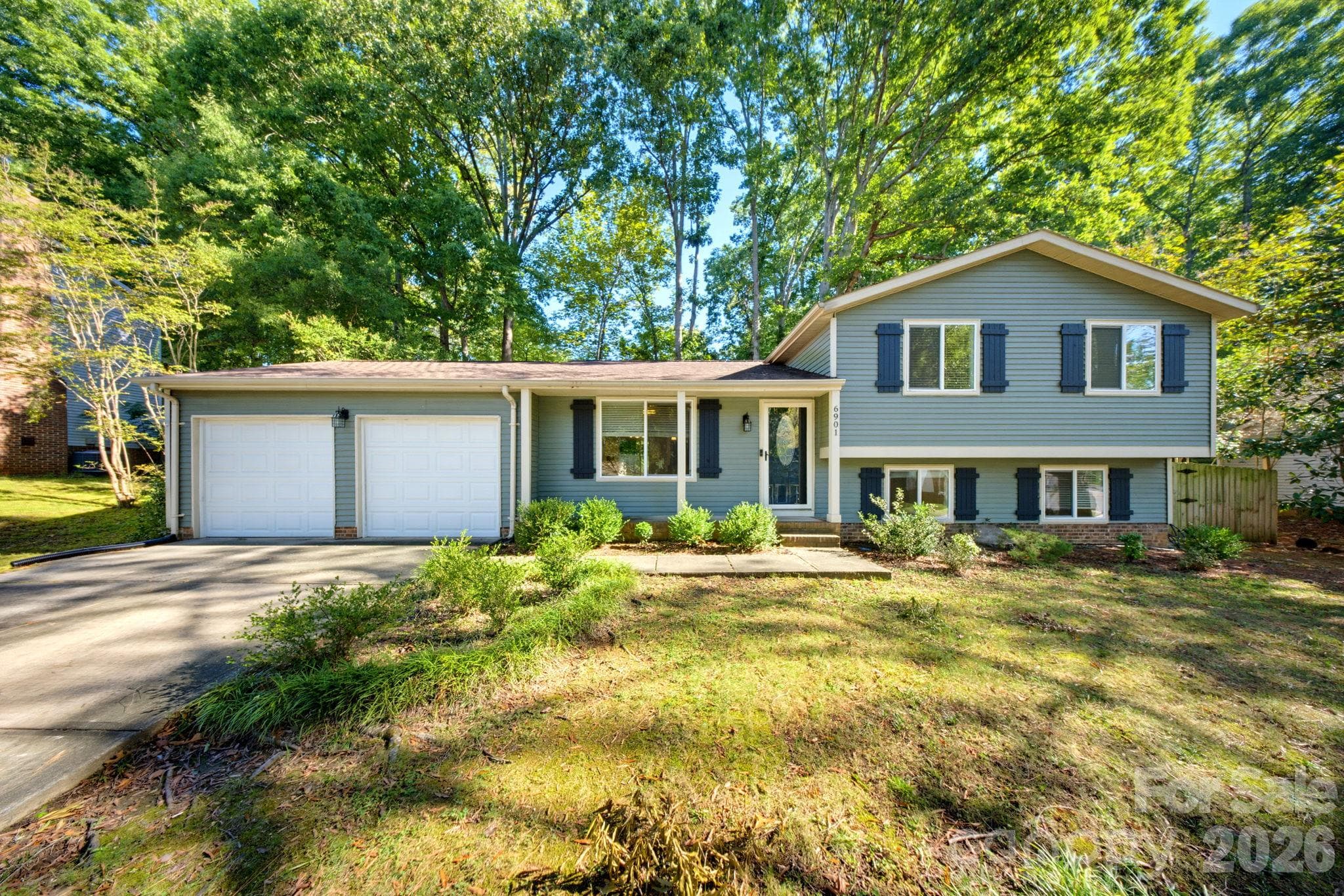 6901 Rollingridge Drive