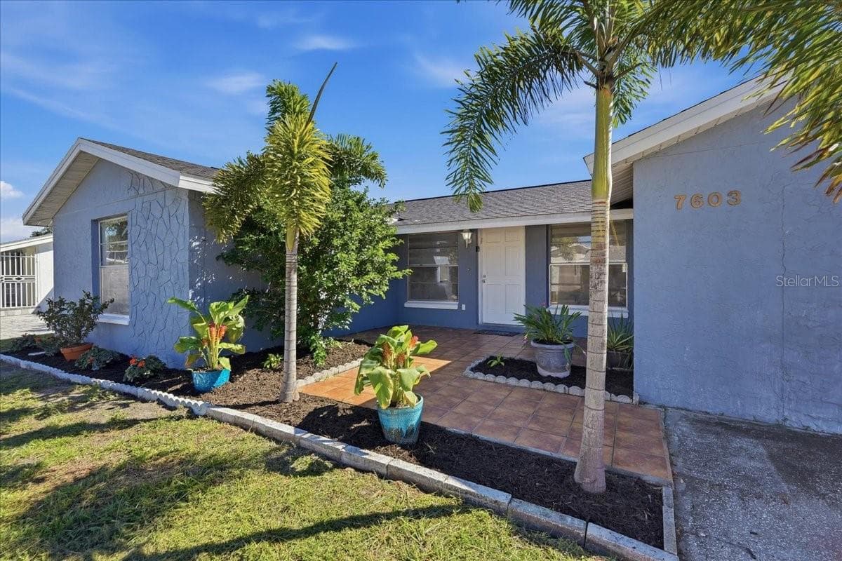 Duplex at 7603 WOODLAND OAKS CT, TAMPA, photo 2 of 56