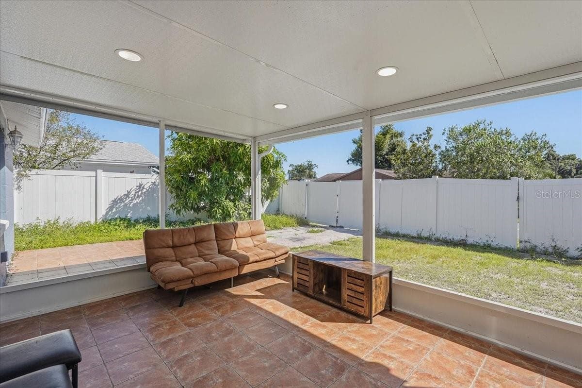 Duplex at 7603 WOODLAND OAKS CT, TAMPA, photo 28 of 56