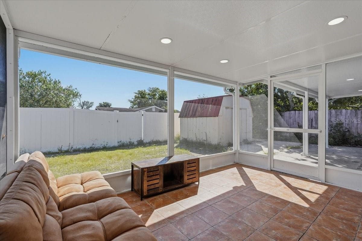 Duplex at 7603 WOODLAND OAKS CT, TAMPA, photo 29 of 56
