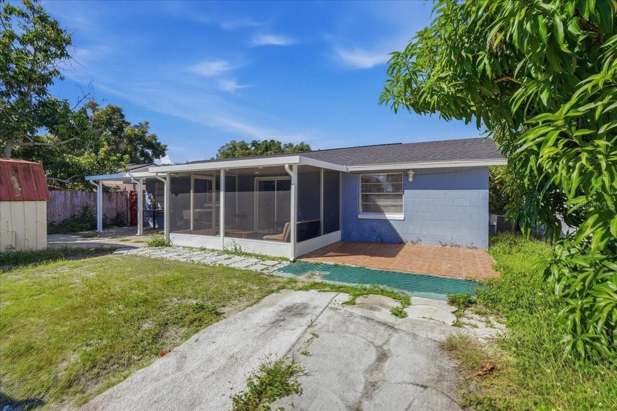 Duplex at 7603 WOODLAND OAKS CT, TAMPA, photo 33 of 56