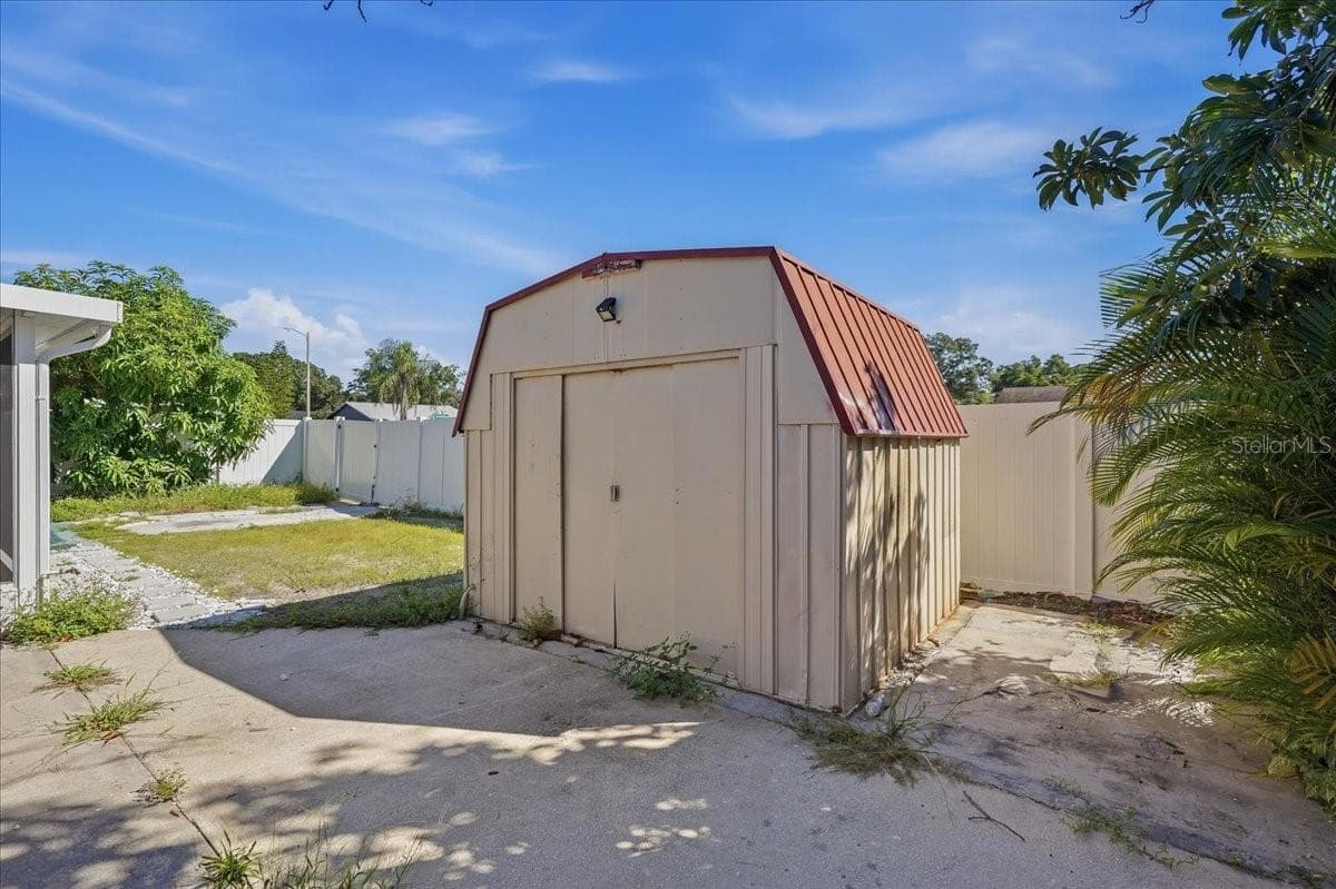 Duplex at 7603 WOODLAND OAKS CT, TAMPA, photo 36 of 56