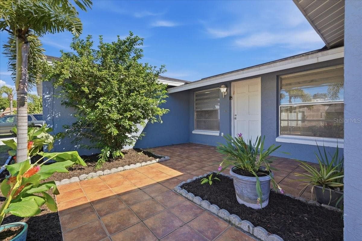 Duplex at 7603 WOODLAND OAKS CT, TAMPA, photo 48 of 56