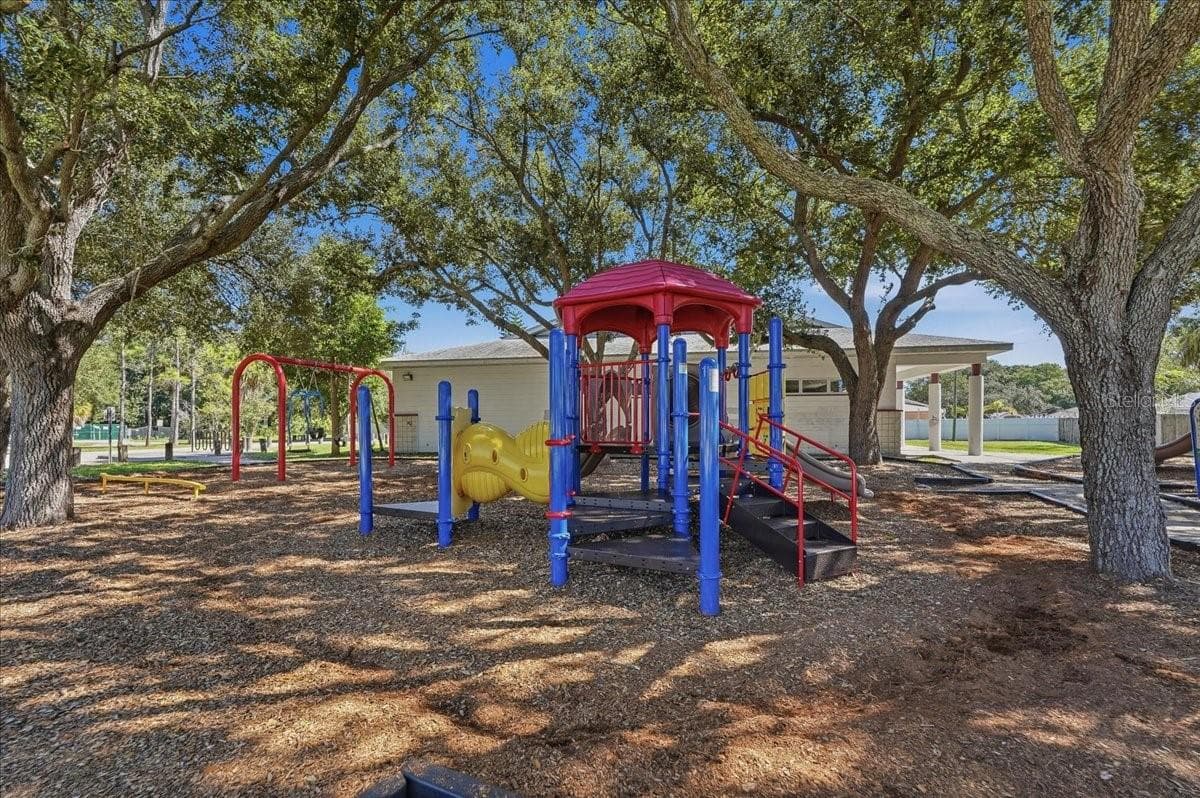 Community park 2 miles away - 7603 WOODLAND OAKS CT, TAMPA