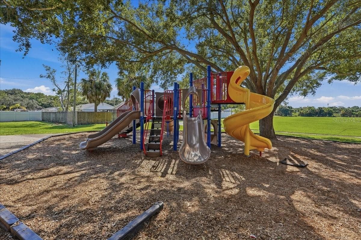 Community park 2 miles away - 7603 WOODLAND OAKS CT, TAMPA