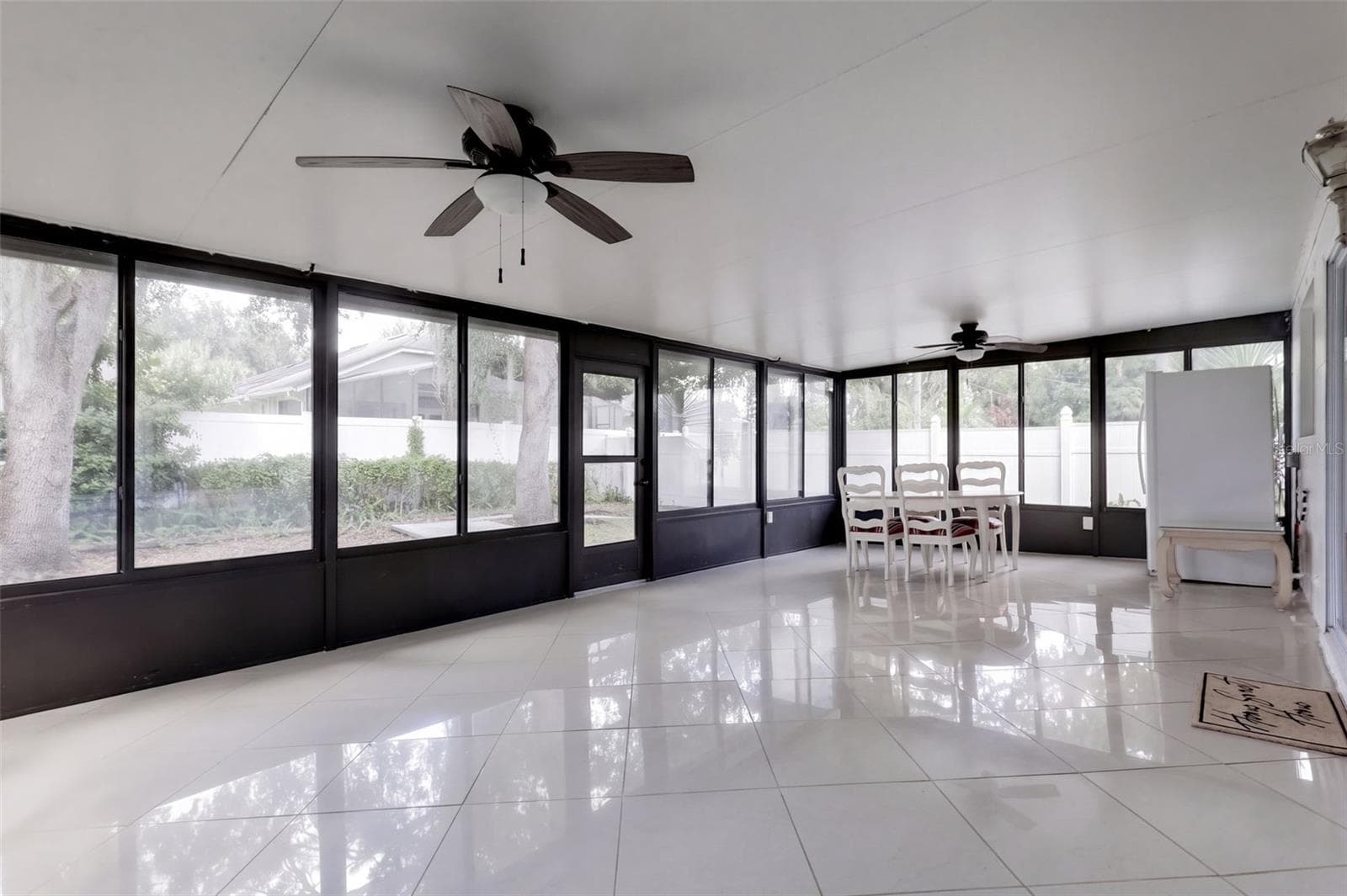 Large Tiled Florida Room - 8205 ESPERANZA ST, ORLANDO