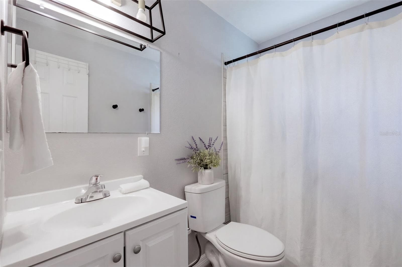 Primary 2 Bathroom - 8205 ESPERANZA ST, ORLANDO