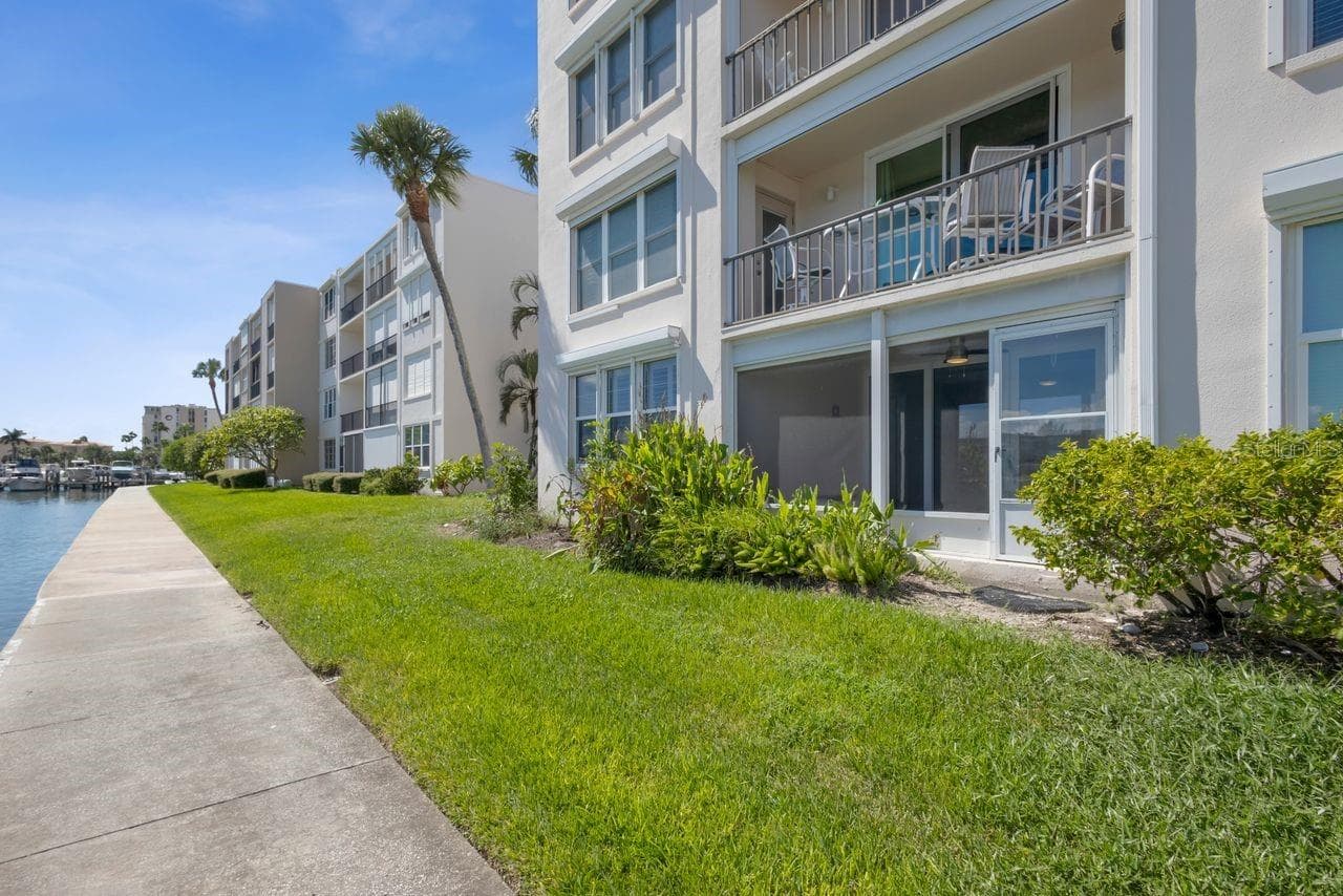 Backdoor & walkway - 7645 SUN ISLAND DR S #101, SOUTH PASADENA