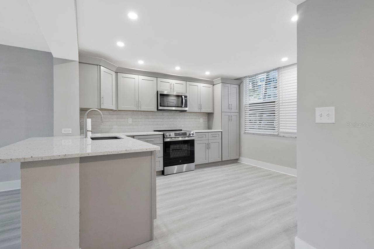 Kitchen - 7645 SUN ISLAND DR S #101, SOUTH PASADENA