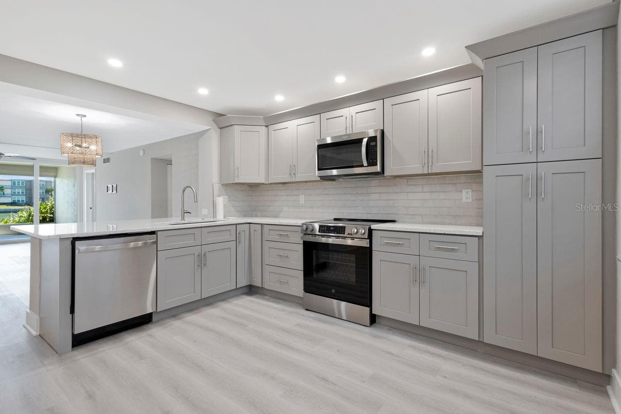 Kitchen - 7645 SUN ISLAND DR S #101, SOUTH PASADENA