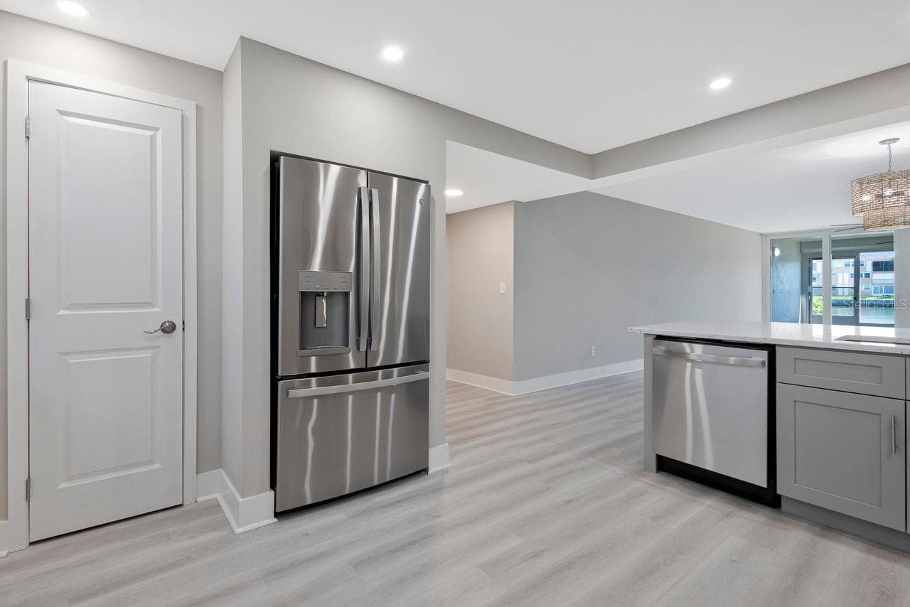 Kitchen - 7645 SUN ISLAND DR S #101, SOUTH PASADENA