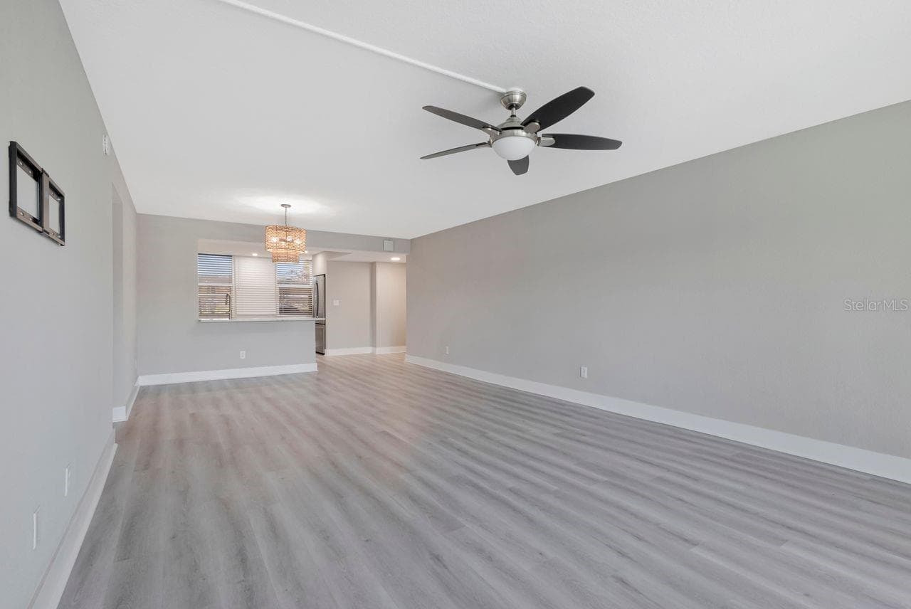 Large living/dining space - 7645 SUN ISLAND DR S #101, SOUTH PASADENA