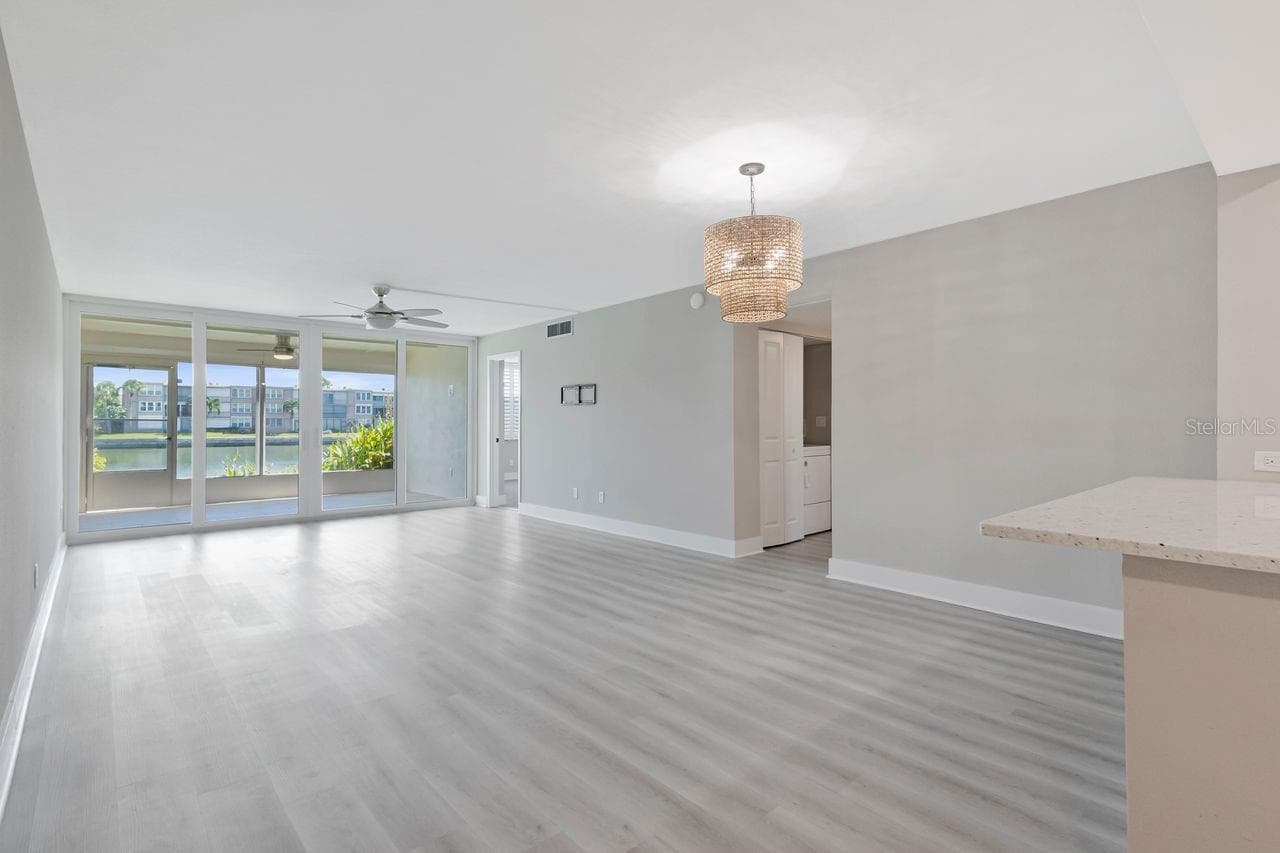 Living/dining space - 7645 SUN ISLAND DR S #101, SOUTH PASADENA